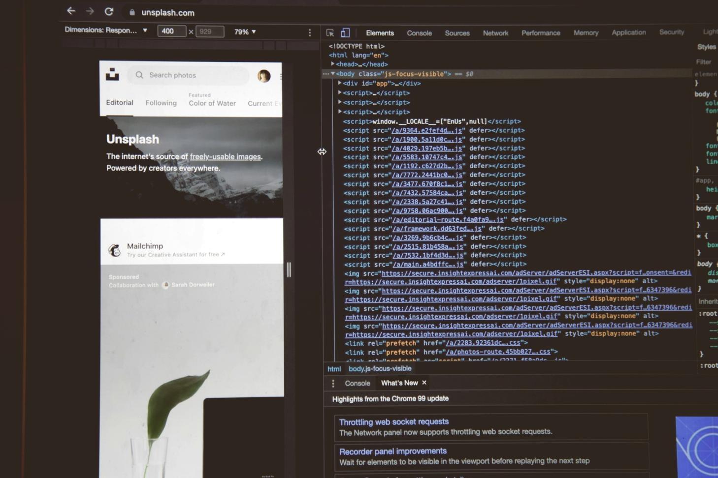 Dettaglio di mesh 3D e wireframe durante una sessione di revisione tecnica a syntheravium